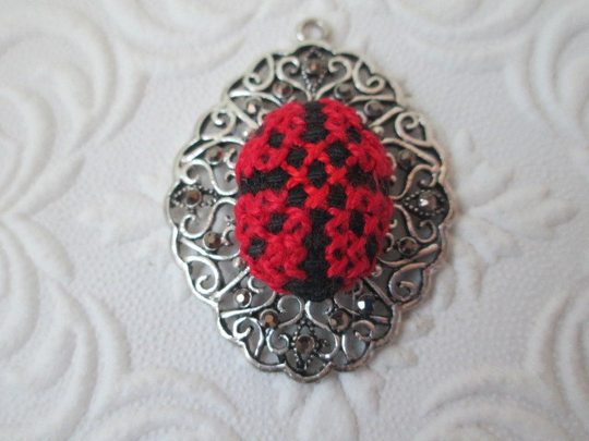 Vintage Pendant Silvertone Filigree Red & Black Fabric Textile Cab