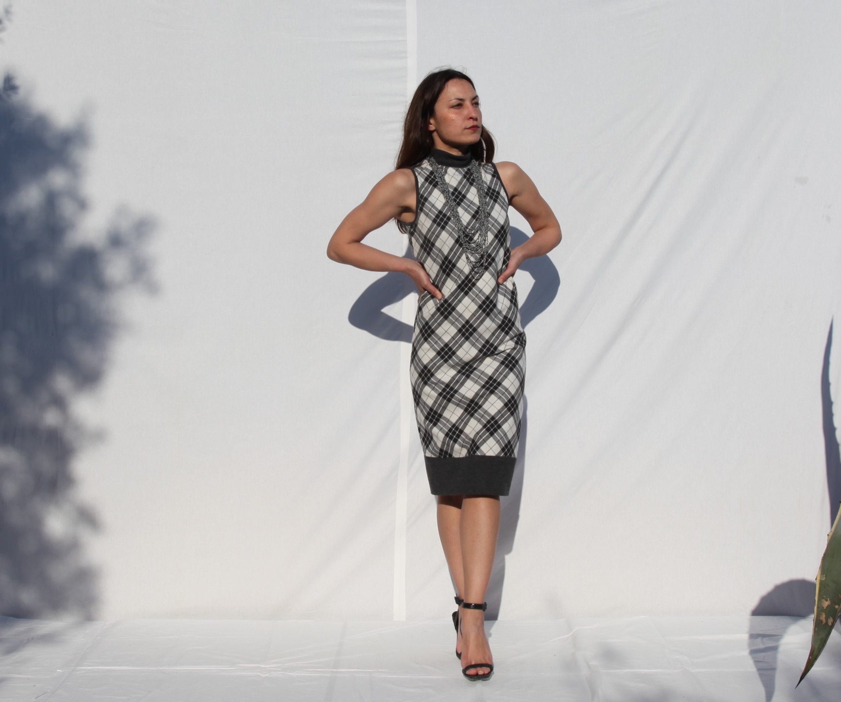 Vintage Ferre Gray/White Wool Blend Plaids/Checks Midi Dress. Size Xs