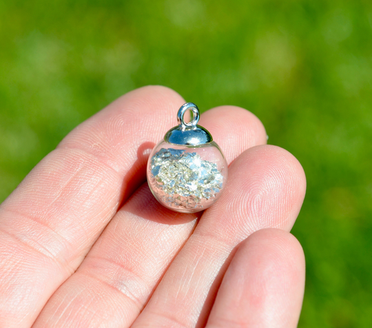 5 Globe With Silver Tone Cap Glitter Sc4213