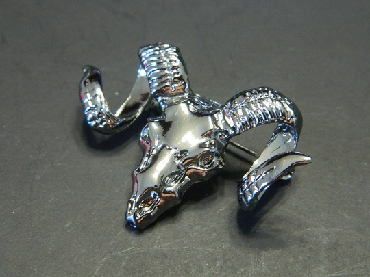 Silver Pewter Mans Rams Head Brooch Pin - Vintage Styled Retro Pins For Men Outfit Or Costume Bling