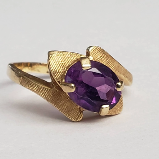 Vintage Ring Amethyst 14Kt Yellow Gold Collectible Estate Jewelry