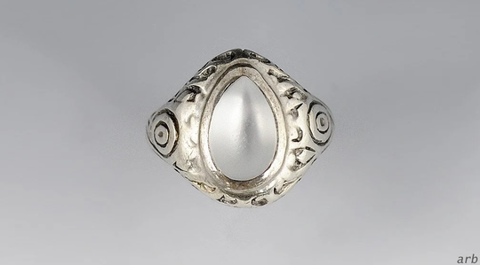 Delicious Engraved Sterling Silver Ring Set with Teardrop Shaped Moonstone Sz 4.75