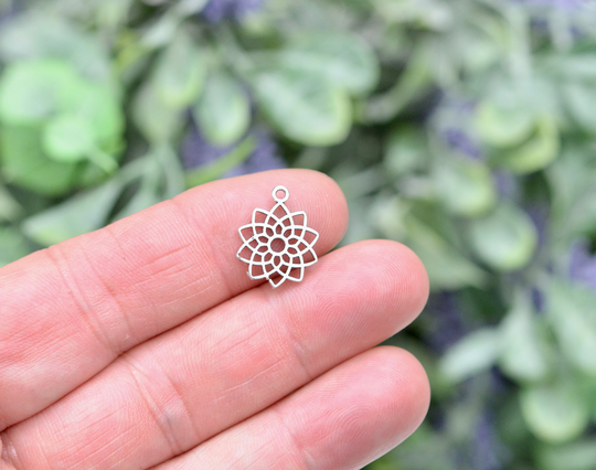 Bulk 50 Flower Silver Tone Double Sided Charms Sc1872